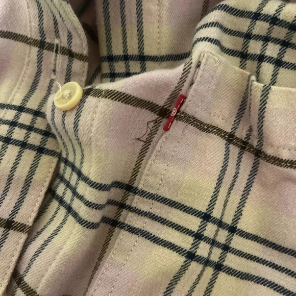 Levi’s Flannel - Picture 5 of 5